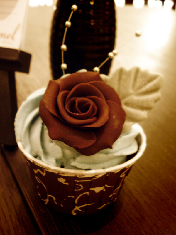 Chocolate_Rose_Cupcake_by_Sliceofcake.jpg