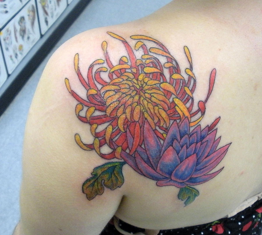 Floral for the kids - shoulder tattoo