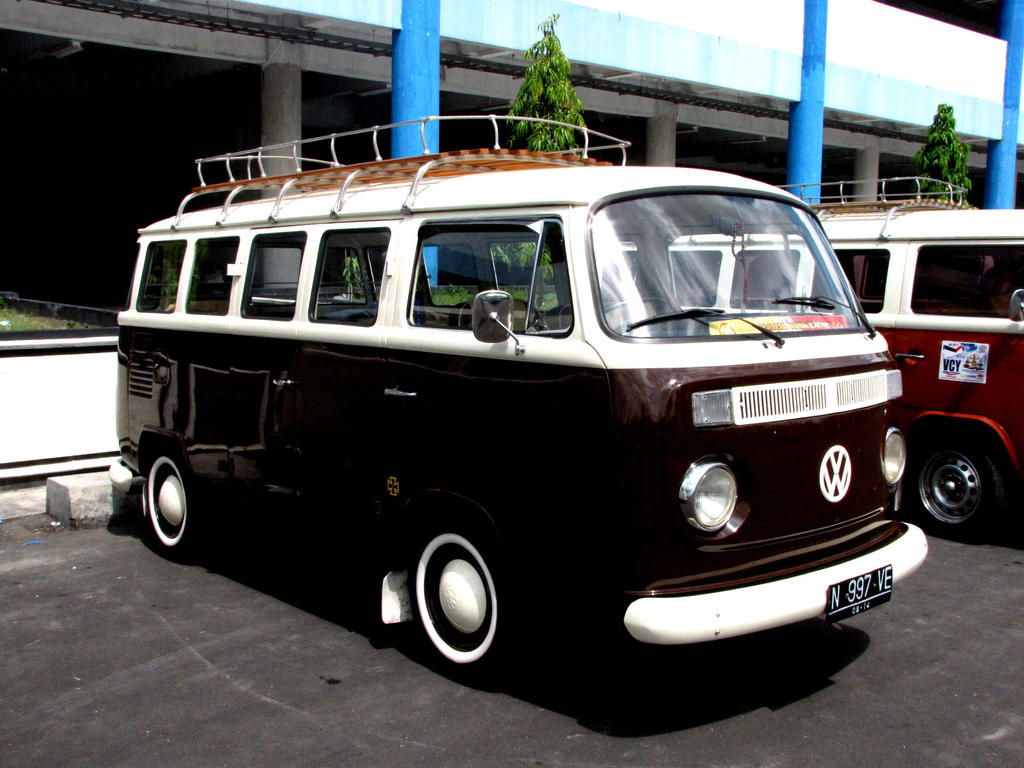 Kombraz VW Bus by dirtyphonik