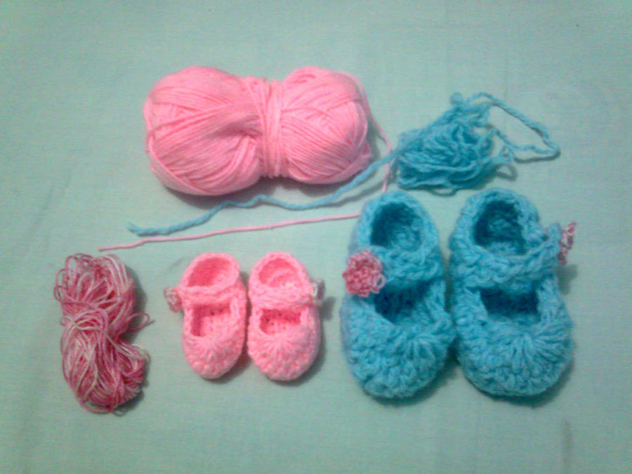 Crochet Baby Shoes by seawaterwitch on deviantART