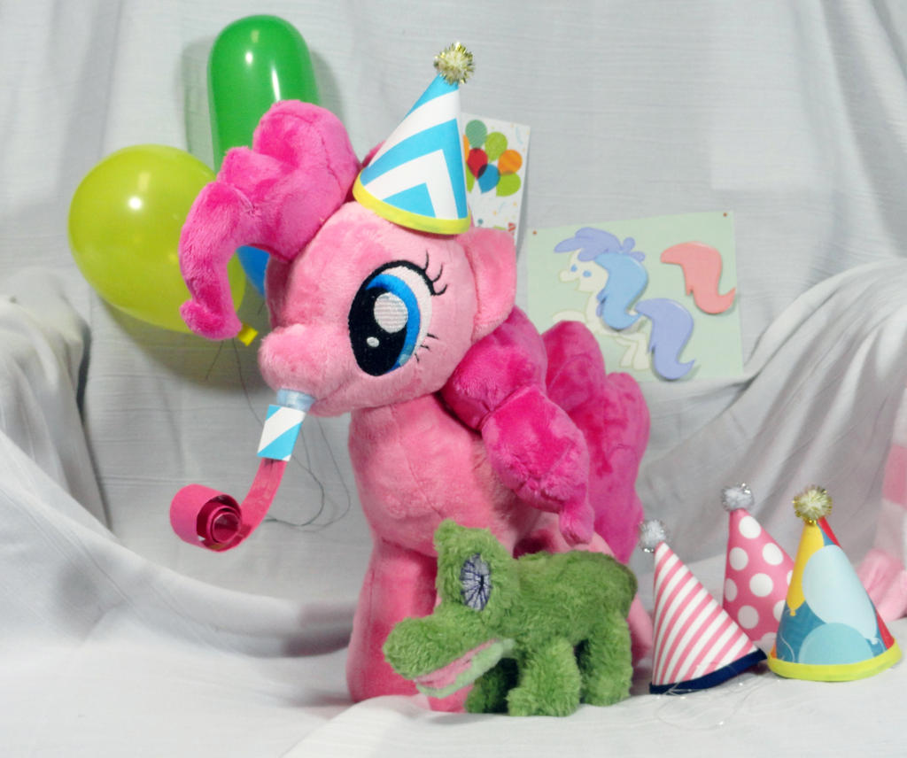 pinkie_pie_plush_with_party_accessories_