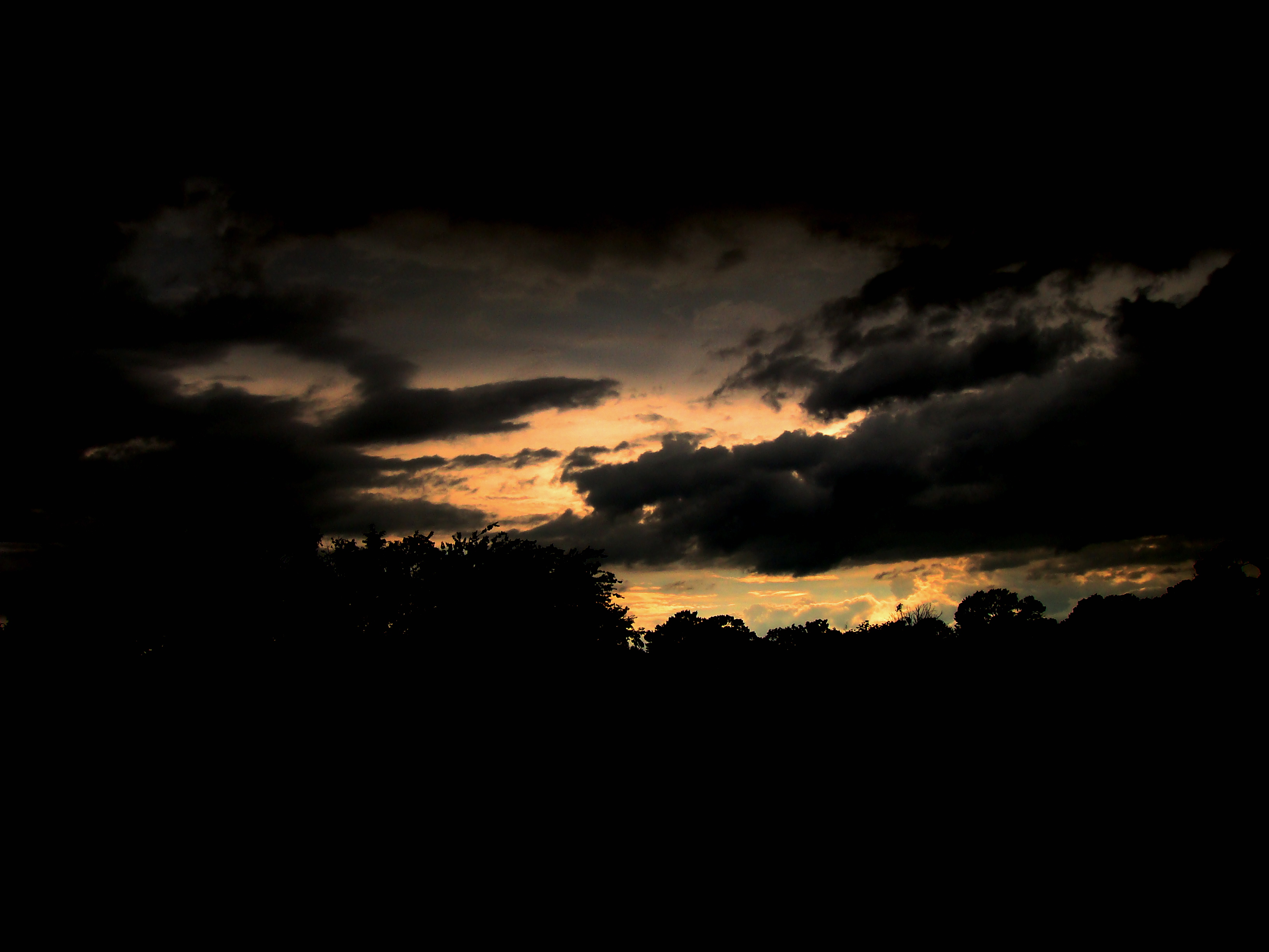 Dark_Sunrise_by_ChristianLotRFan.jpg