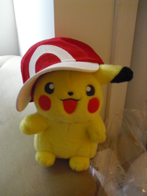 red__s_hat_on_pikachu_by_sailorusagichan-d3ia9rg.jpg