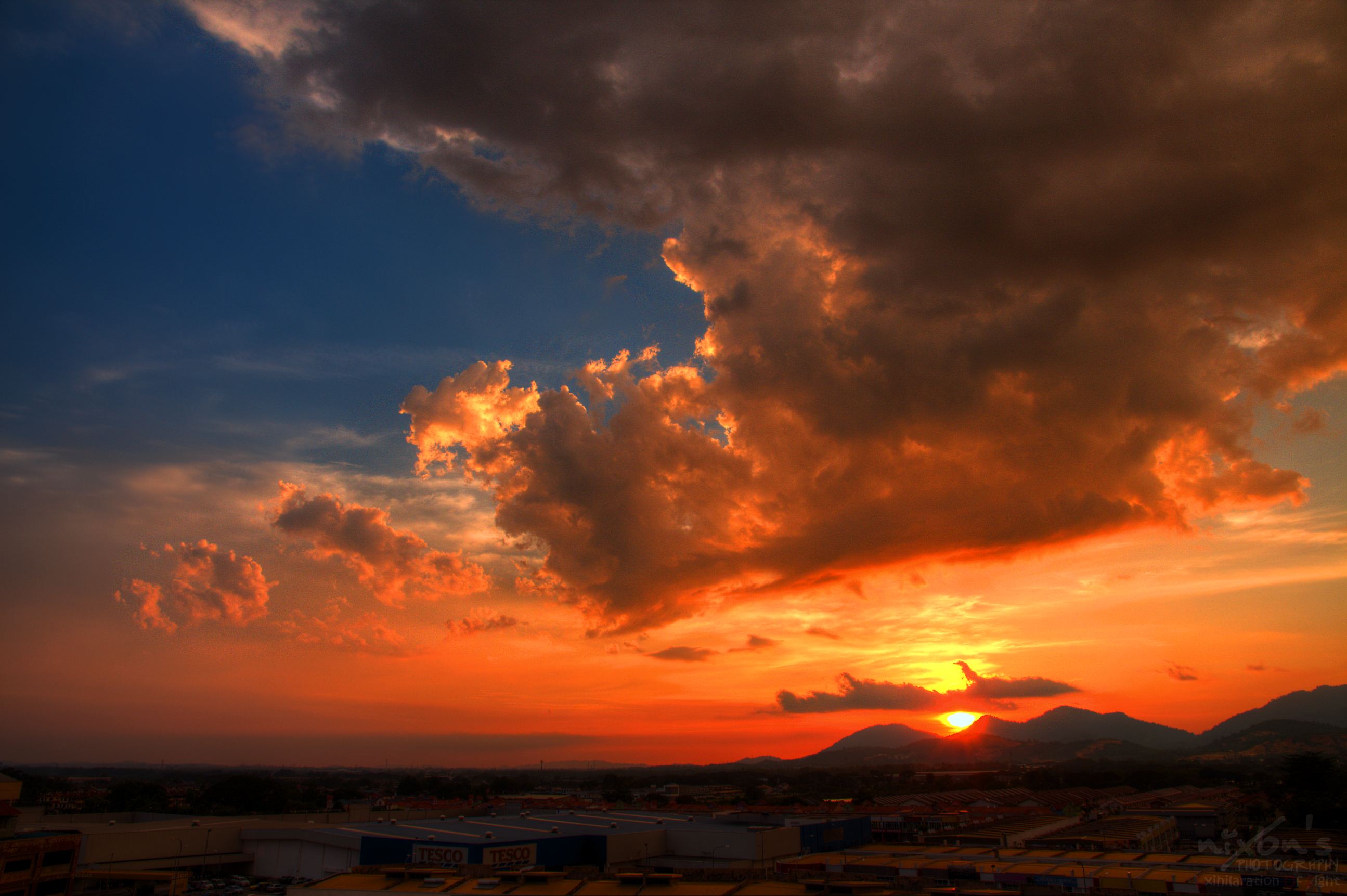 sunset_view_of_aeon_station_18_rooftop__