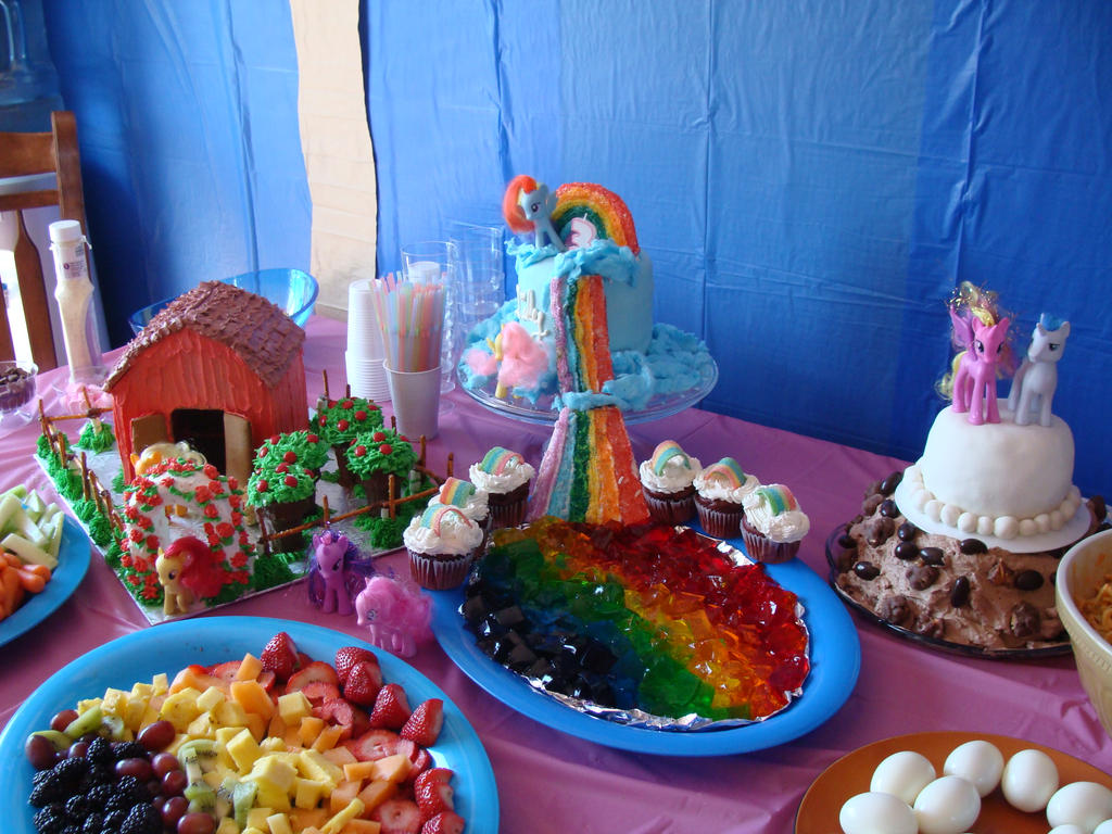 http://fc06.deviantart.net/fs71/i/2013/126/e/8/my_little_pony__friendship_is_magic_cake_by_the_sugar_goddess-d646ie1.jpg