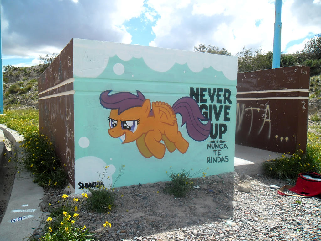 [Obrázek: never_give_up_scootaloo_graffiti_by_shin...5xunyu.jpg]